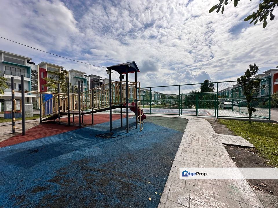 [EASY ACCESS] 24X70 NON BUMI LOT FACING OPEN GATED AND GUARDED 3 STOREY INTERMEDIATE LINK HOUSE THE CLOVER HOMES TAMAN SEMANGGI SEMENYIH, Selangor, Semenyih