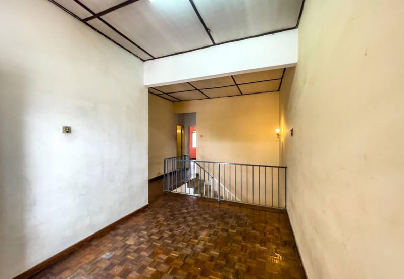 Freehold DOUBLE STOREY Taman Sri Reko Kajang