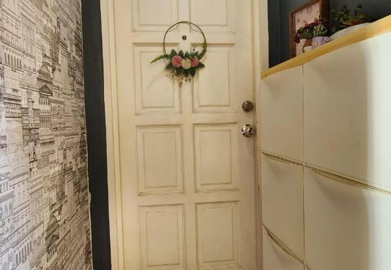 Apartment Desa Temenggung for sale in Batu Caves, Fully Renovated