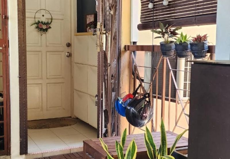 Apartment Desa Temenggung for sale in Batu Caves, Fully Renovated