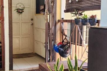 Apartment Desa Temenggung for sale in Batu Caves, Fully Renovated