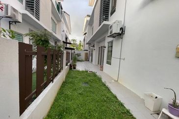 Super Cheap Fully Furnished 3 Storey Semi D , 1080 Residence Prima Saujana Kajang 
