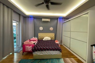 Super Cheap Fully Furnished 3 Storey Semi D , 1080 Residence Prima Saujana Kajang 