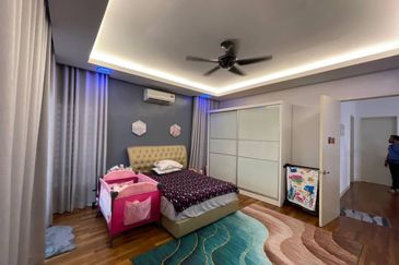 Super Cheap Fully Furnished 3 Storey Semi D , 1080 Residence Prima Saujana Kajang 