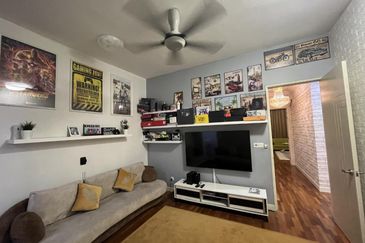 Super Cheap Fully Furnished 3 Storey Semi D , 1080 Residence Prima Saujana Kajang 