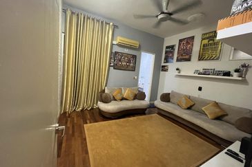 Super Cheap Fully Furnished 3 Storey Semi D , 1080 Residence Prima Saujana Kajang 