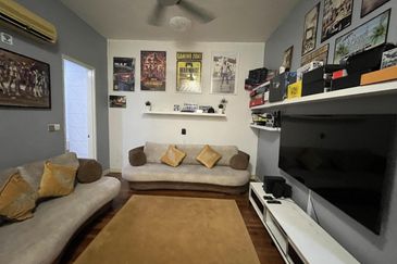 Super Cheap Fully Furnished 3 Storey Semi D , 1080 Residence Prima Saujana Kajang 