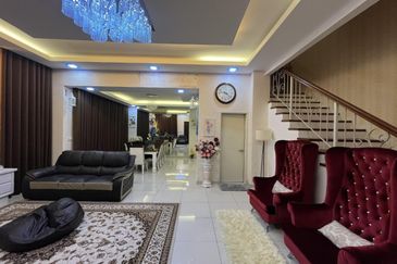 Super Cheap Fully Furnished 3 Storey Semi D , 1080 Residence Prima Saujana Kajang 