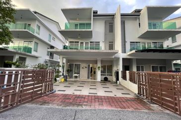 Super Cheap Fully Furnished 3 Storey Semi D , 1080 Residence Prima Saujana Kajang 