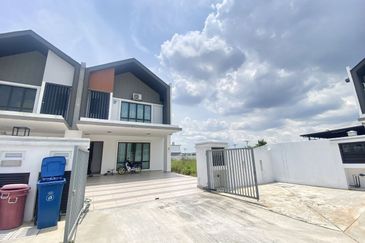 HUGE LAND Corner Lot 2 Storey Aria, Alam Impian