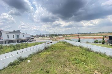 HUGE LAND Corner Lot 2 Storey Aria, Alam Impian