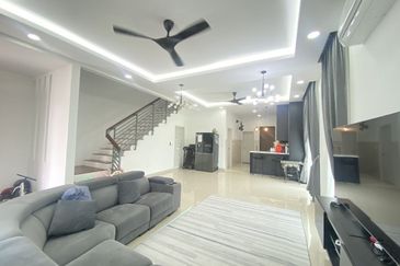 HUGE LAND Corner Lot 2 Storey Aria, Alam Impian