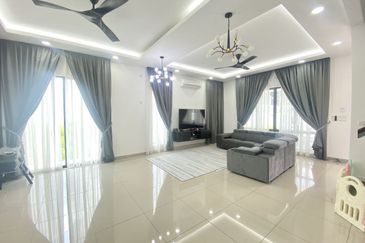 HUGE LAND Corner Lot 2 Storey Aria, Alam Impian