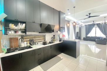 HUGE LAND Corner Lot 2 Storey Aria, Alam Impian