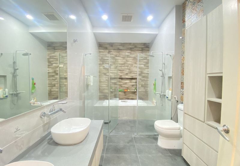 Fully Renovated End Lot 2 Storey Terrace at Orkestra, Alam impian