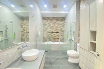 Fully Renovated End Lot 2 Storey Terrace at Orkestra, Alam impian