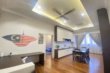 Fully Renovated End Lot 2 Storey Terrace at Orkestra, Alam impian