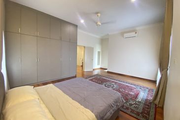 Fully Renovated End Lot 2 Storey Terrace at Orkestra, Alam impian