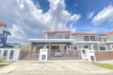 Fully Renovated End Lot 2 Storey Terrace at Orkestra, Alam impian