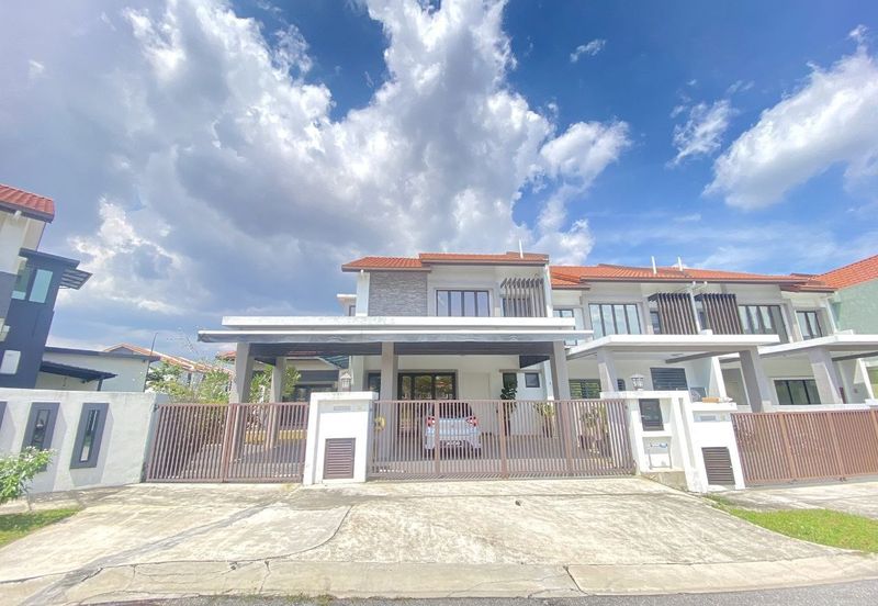 Fully Renovated End Lot 2 Storey Terrace at Orkestra, Alam impian