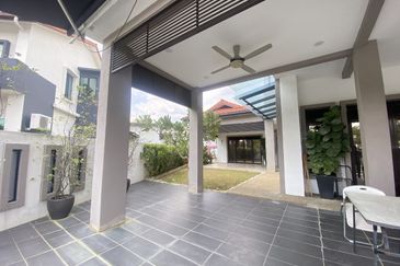 Fully Renovated End Lot 2 Storey Terrace at Orkestra, Alam impian