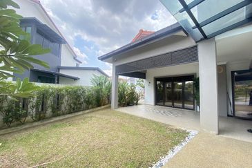 Fully Renovated End Lot 2 Storey Terrace at Orkestra, Alam impian