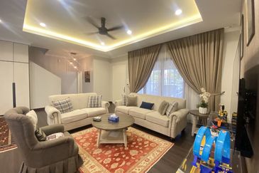 Fully Renovated End Lot 2 Storey Terrace at Orkestra, Alam impian