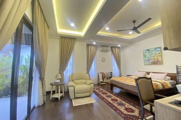 Fully Renovated End Lot 2 Storey Terrace at Orkestra, Alam impian