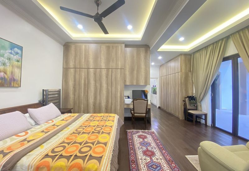 Fully Renovated End Lot 2 Storey Terrace at Orkestra, Alam impian