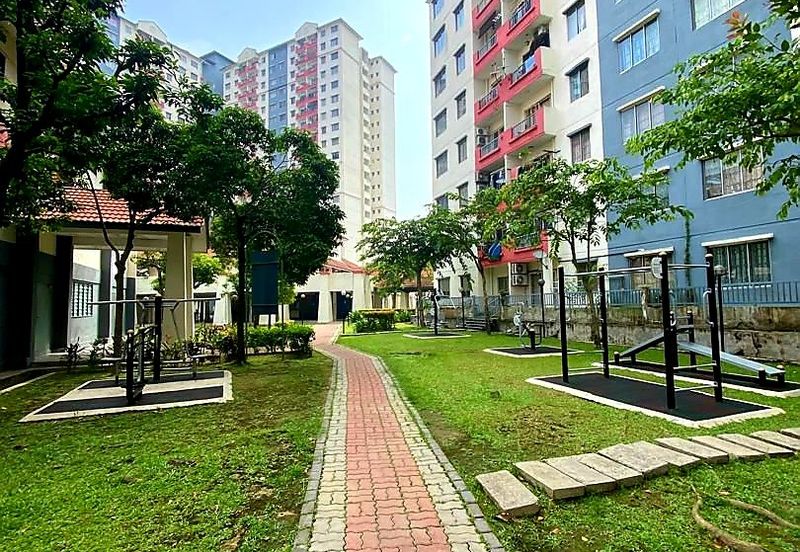 Vista Pinggiran, Taman Pinggiran Putra