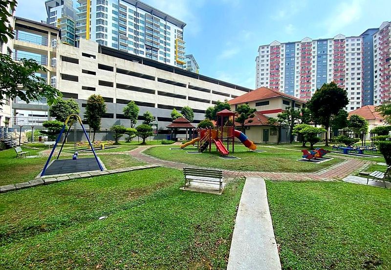 Vista Pinggiran, Taman Pinggiran Putra