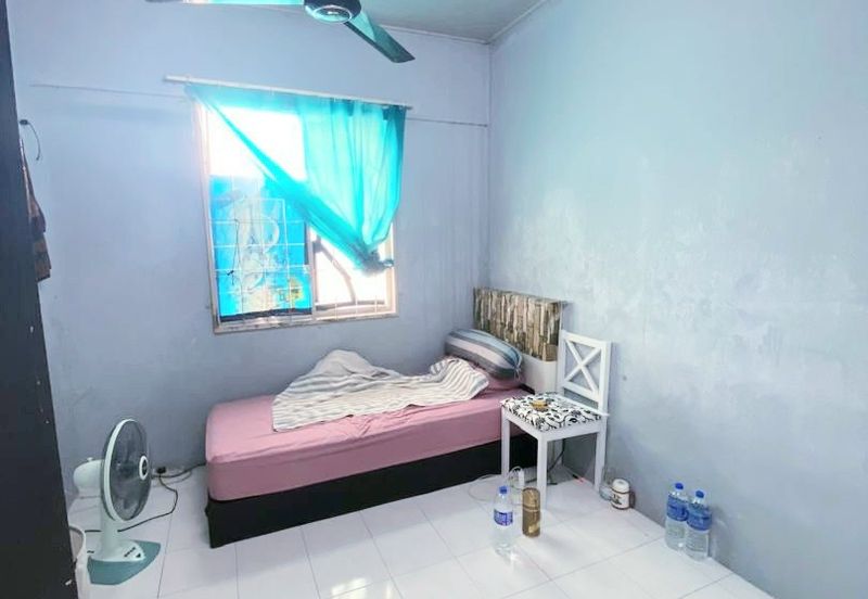 Vista Pinggiran, Taman Pinggiran Putra