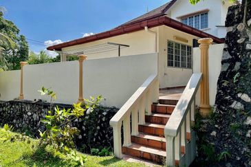 NON BUMI LOT CORNER DOUBLE STOREY SEMI D JALAN TENGKU AMPUAN BASIK SEKSYEN 9 SHAH ALAM 