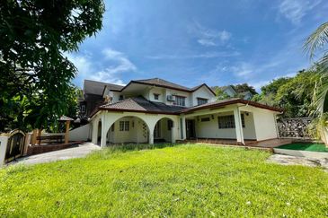 NON BUMI LOT CORNER DOUBLE STOREY SEMI D JALAN TENGKU AMPUAN BASIK SEKSYEN 9 SHAH ALAM 