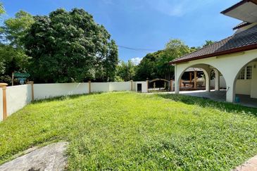 NON BUMI LOT CORNER DOUBLE STOREY SEMI D JALAN TENGKU AMPUAN BASIK SEKSYEN 9 SHAH ALAM 