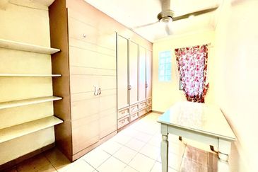 NON BUMI LOT CORNER DOUBLE STOREY SEMI D JALAN TENGKU AMPUAN BASIK SEKSYEN 9 SHAH ALAM 