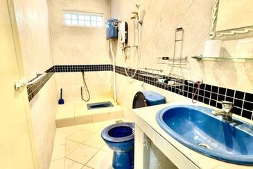 NON BUMI LOT CORNER DOUBLE STOREY SEMI D JALAN TENGKU AMPUAN BASIK SEKSYEN 9 SHAH ALAM 