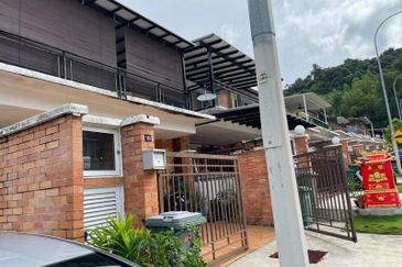 End Lot Goodview Heights Upper Unit Hibiscus Townhouse, Kajang Sg Long