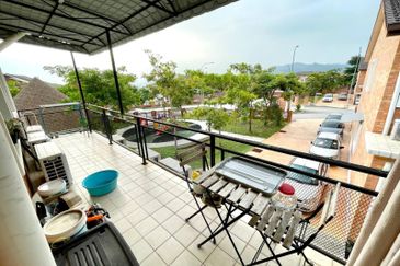 End Lot Goodview Heights Upper Unit Hibiscus Townhouse, Kajang Sg Long