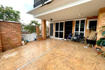 End Lot Goodview Heights Upper Unit Hibiscus Townhouse, Kajang Sg Long