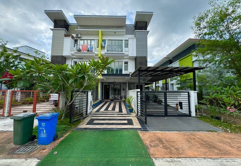 Town House 1.5 Storey Fully Furnished Jalan Kelip-Kelip Desa Tropika Shah Alam 