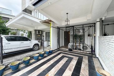 Town House 1.5 Storey Fully Furnished Jalan Kelip-Kelip Desa Tropika Shah Alam 