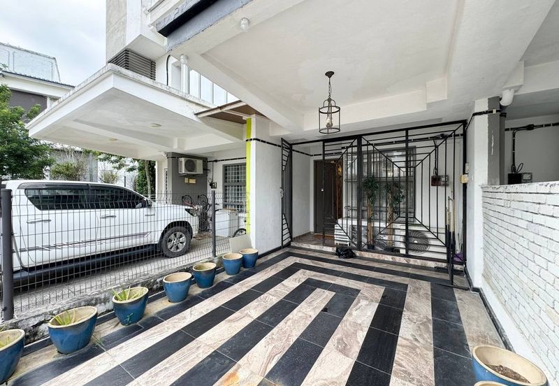 Town House 1.5 Storey Fully Furnished Jalan Kelip-Kelip Desa Tropika Shah Alam 