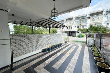 Town House 1.5 Storey Fully Furnished Jalan Kelip-Kelip Desa Tropika Shah Alam 