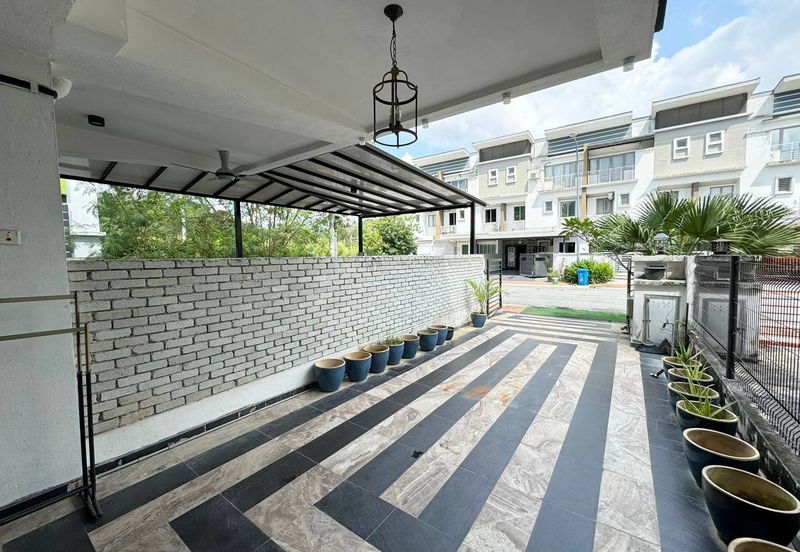 Town House 1.5 Storey Fully Furnished Jalan Kelip-Kelip Desa Tropika Shah Alam 