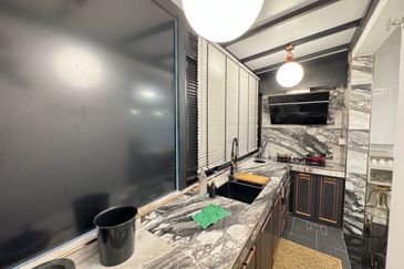 Town House 1.5 Storey Fully Furnished Jalan Kelip-Kelip Desa Tropika Shah Alam 