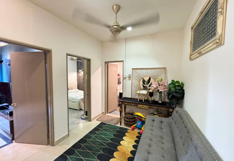 Town House 1.5 Storey Fully Furnished Jalan Kelip-Kelip Desa Tropika Shah Alam 