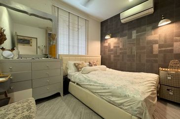 Town House 1.5 Storey Fully Furnished Jalan Kelip-Kelip Desa Tropika Shah Alam 