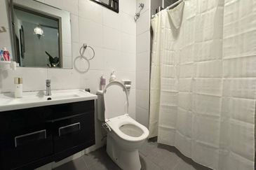 Town House 1.5 Storey Fully Furnished Jalan Kelip-Kelip Desa Tropika Shah Alam 