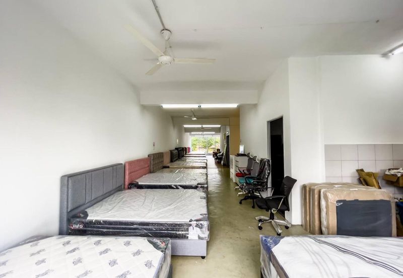 3 Storey ShopLot, Jalan Langat 6 Taman Sri Langat Jalan reko Kajang